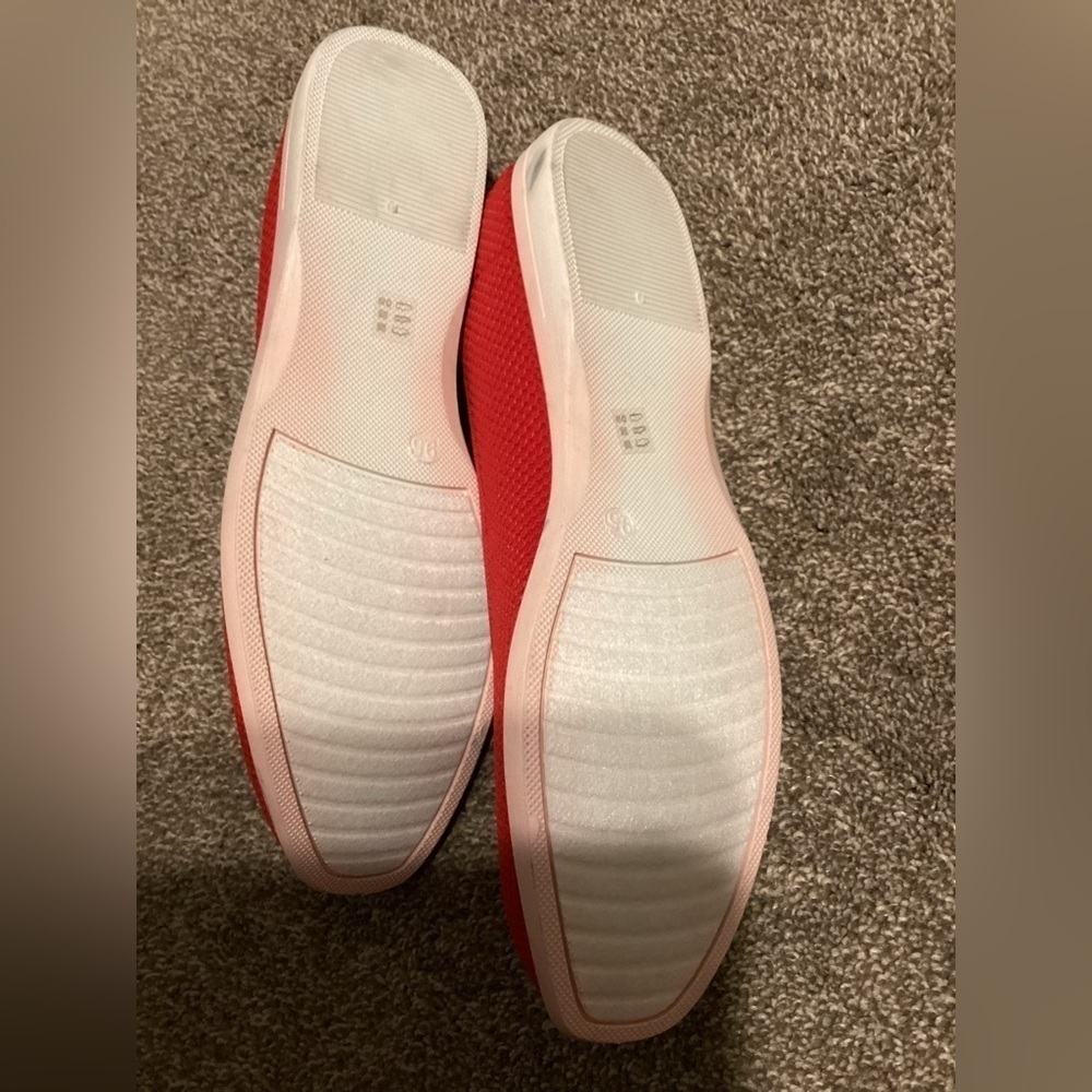NWOT CL by Chinese Laundry Wide Width Red Knit Flat - Picture 3 of 3